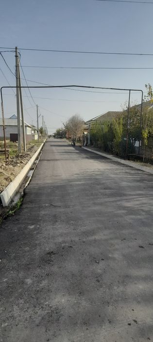 Uchastka, 7,5 sotix sotiladi, 3-4 xonali domga almashiladi kelishiladi