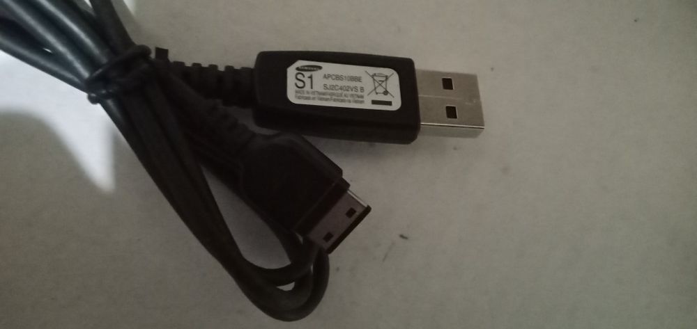 Продам разные зарядки кабели