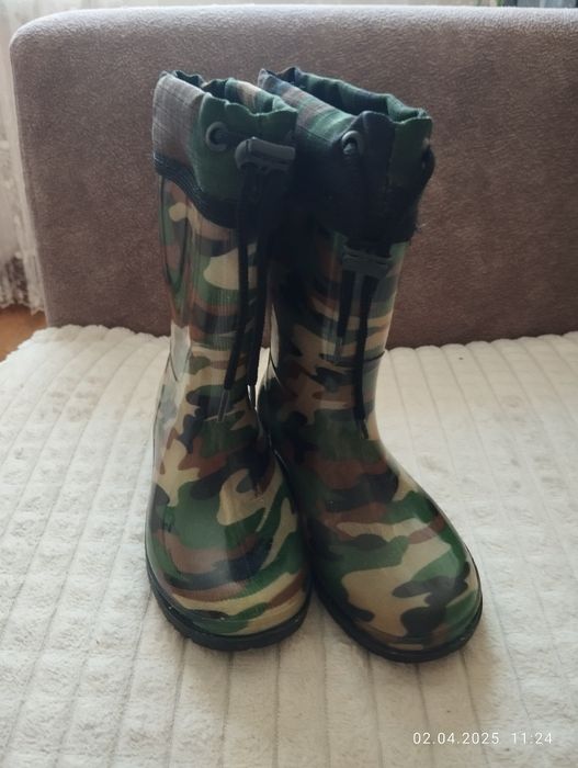 Продам детские резиновые сапоги
