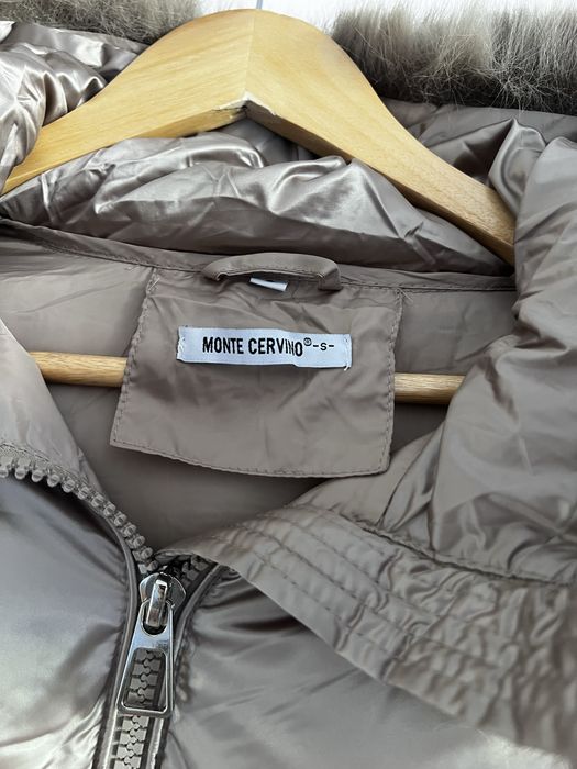 Ново яке златист цвят