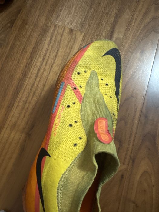 Vand ghete nike marimea 38 un pic tocite dar stare foarte buna