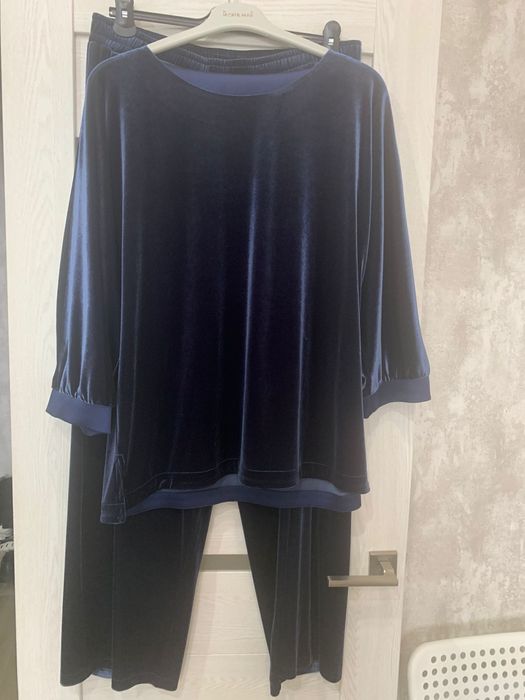 Продам женский костюм