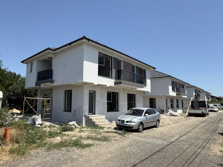 Casă individuală P+ETAJ+Pod Valu lui Traian, 265 mp teren • 2 parcări