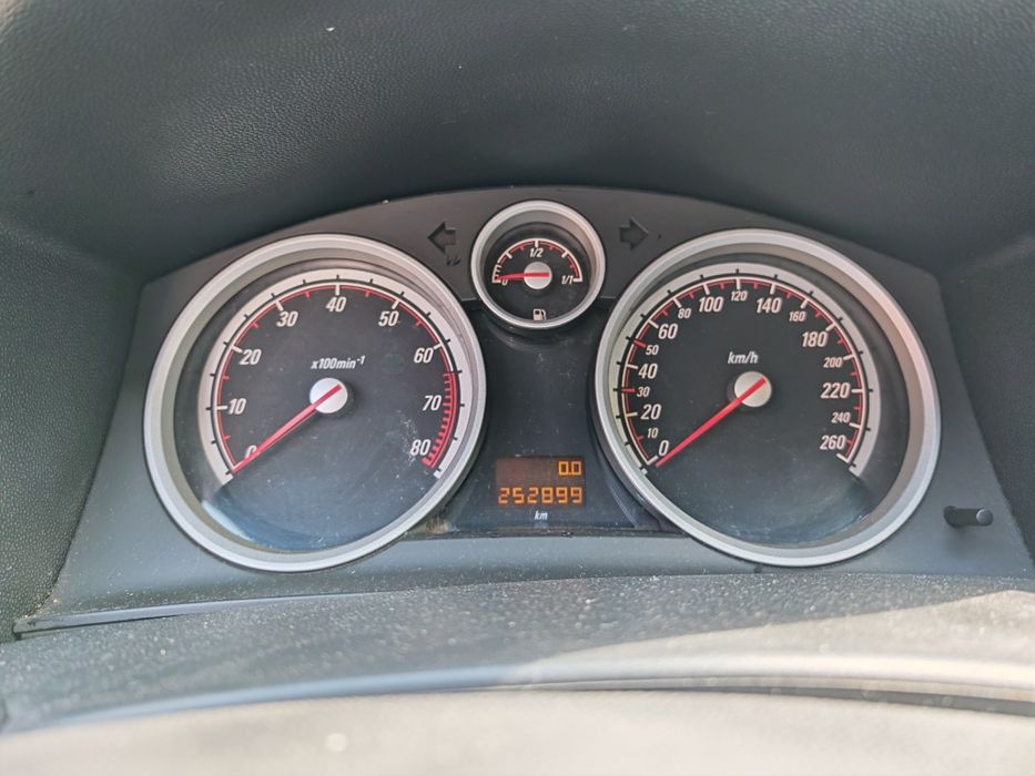 Opel Astra H GTC 1.6 Benzină – 2005 – ideal pentru piese sau recondiționare