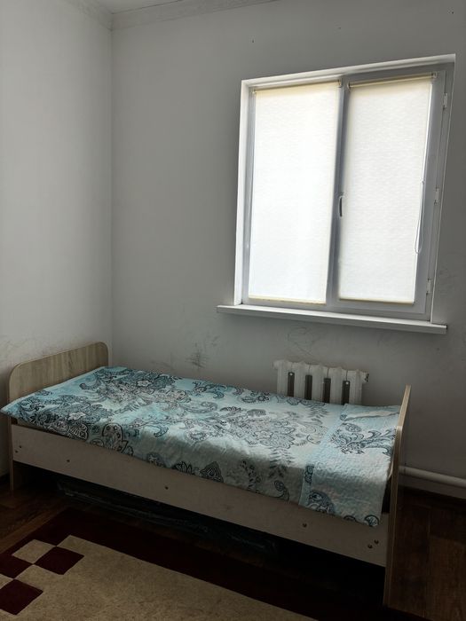 кровать с матрасом