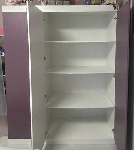 Гардероб с три врати и огледало в отлично състояние