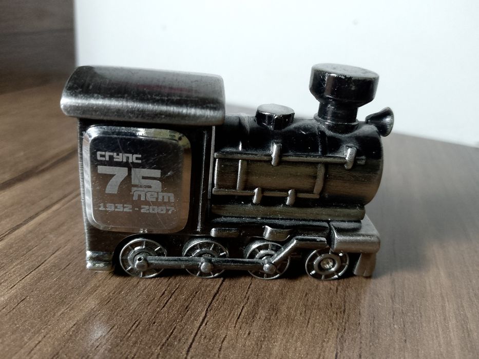 Миниатюрные механические часы для рабочего стола