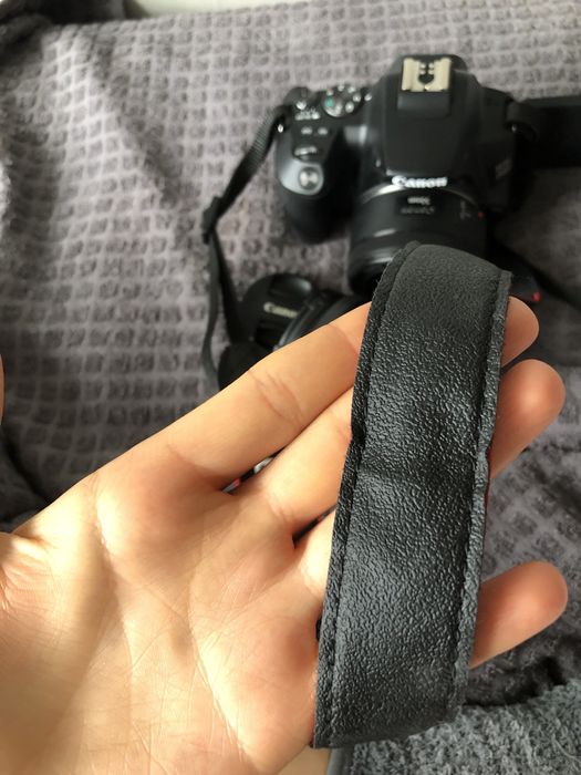 СРОЧНО Продам. камера( фотоаппарат )Canon 250D