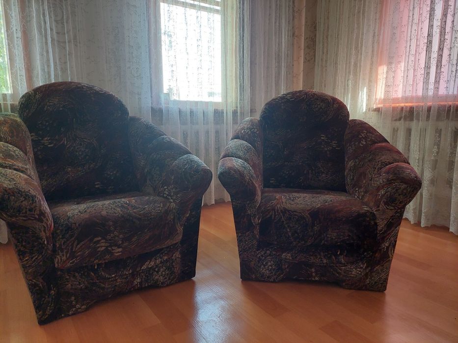 Мягкий уголок, диван и два кресла