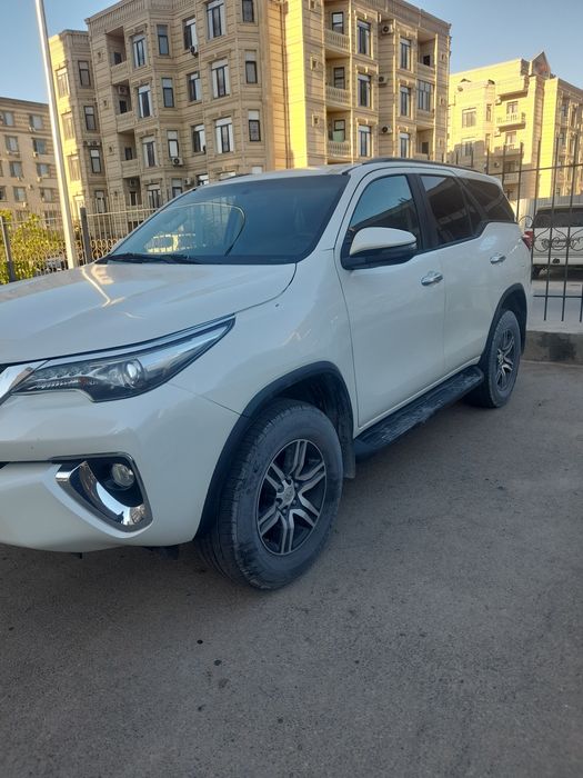 Toyota Fortuner.