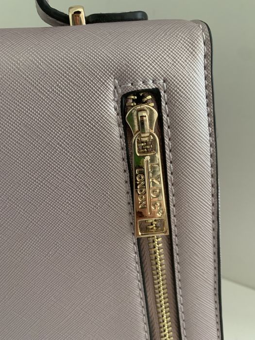 Poseta superba de umar