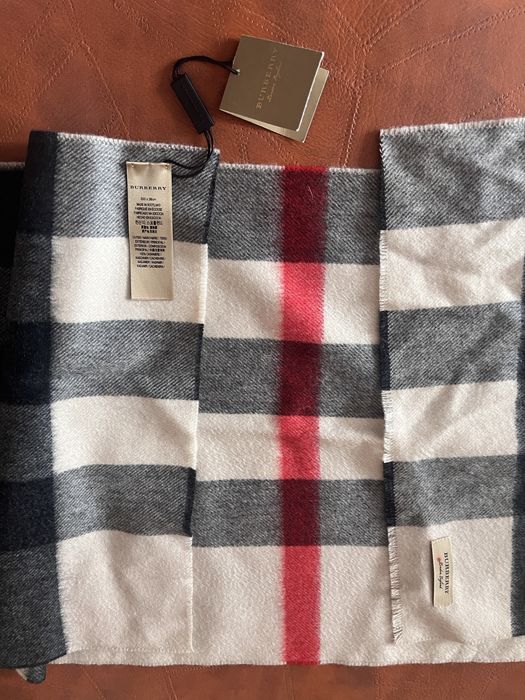 Eșarfă Burberry 100% Cashmere – Nouă cu etichetă, Made in Scotland