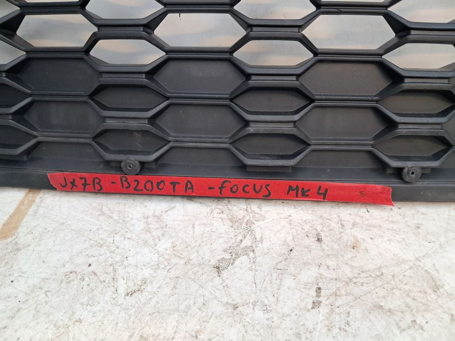 Грил решетка  Ford Focus mk4