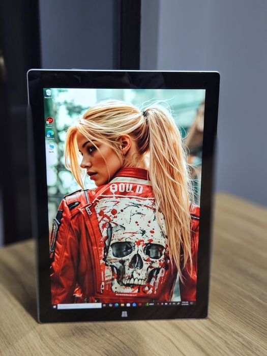 Tableta Microsoft Surface Intel i5, 8GB RAM, display, 12 inch 2k Win10