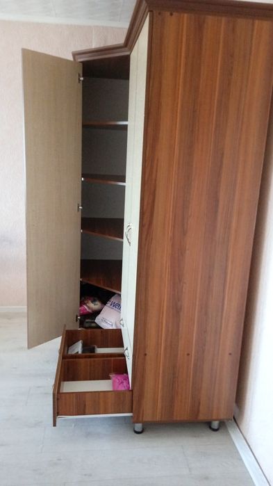 Шкаф высокий продам