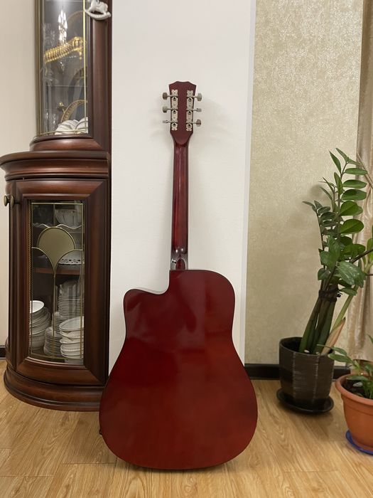 Акустическая гитара