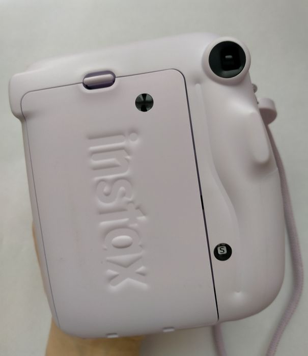 Instax mini 11 .