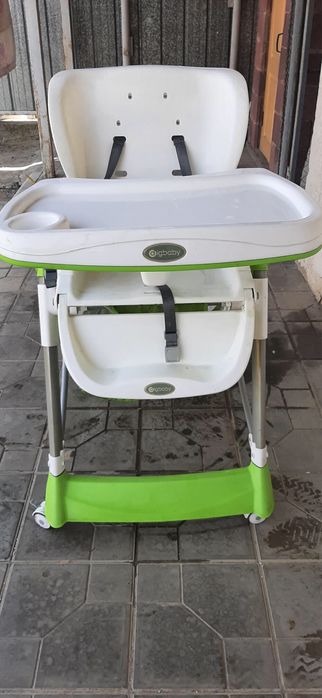 Стульчик для кормления и коляска