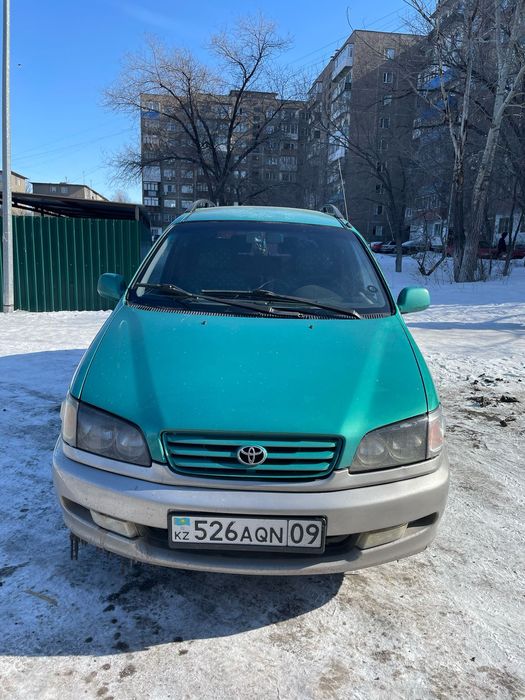 Машина tayota picnic