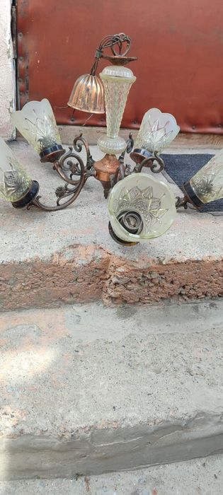 Продам люстру в хорошем состоянии