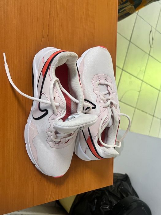 Vind adidasi Nike
