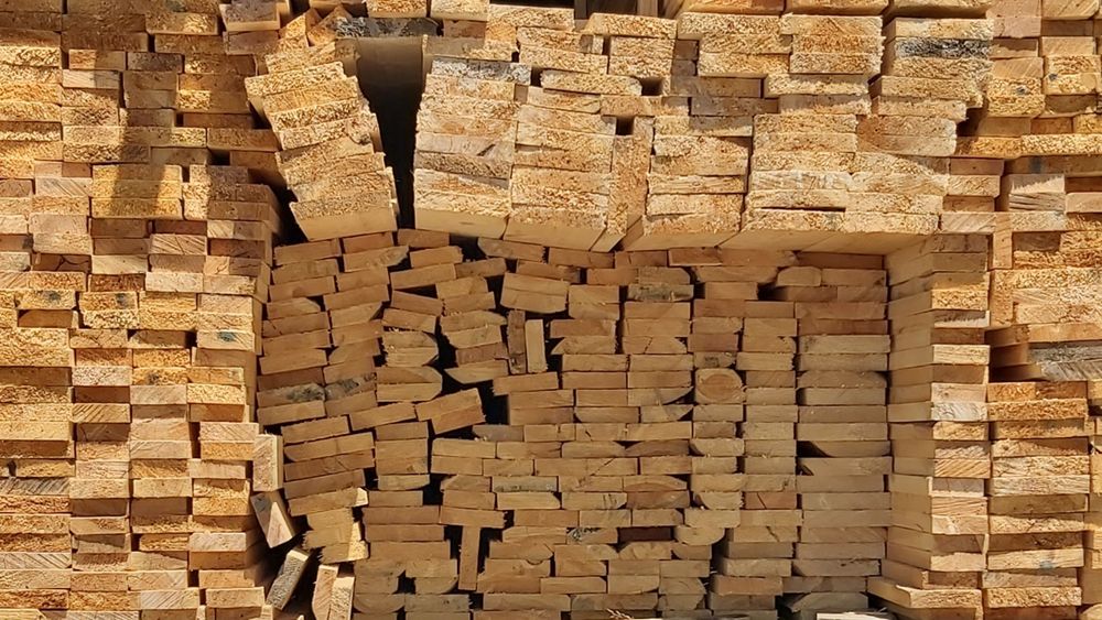 Пиломатериал, обрезная доска хв/п сосна оптом нархда. Томск Белый Яр.