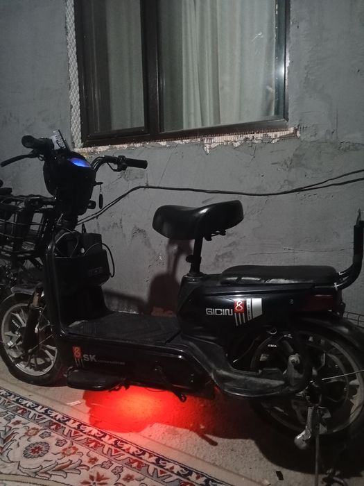 Скутер сатылады ск8