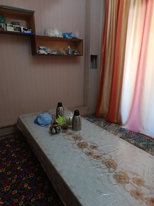 Срочно сотилади куйлюк 5чи массив 4/4/5 мебель техника билан