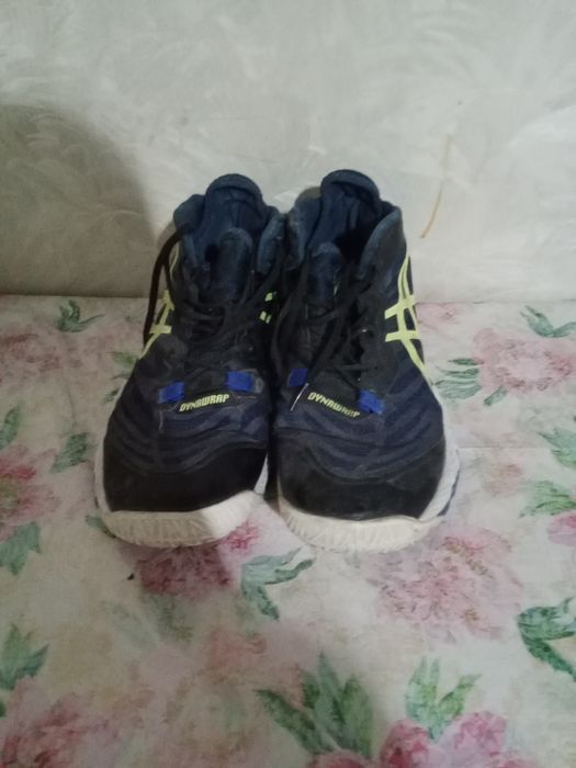 Продам волейбольные кроссовки ASICS Meta rise