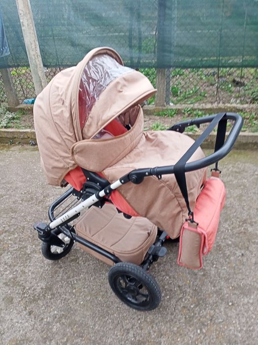 Трансформираща се бебешка количка