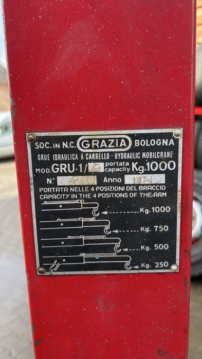 Macara hidraulică tip girafă