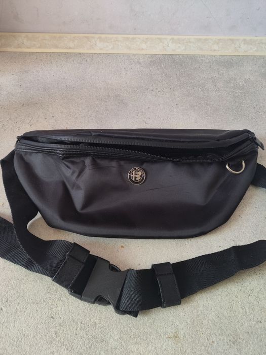 Чантичка за кръста "Fanny pack" Алфа Ромео