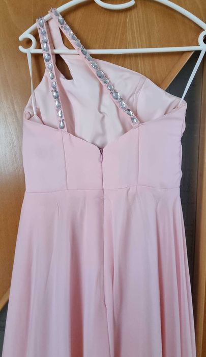 Дълга розова рокля с камъни