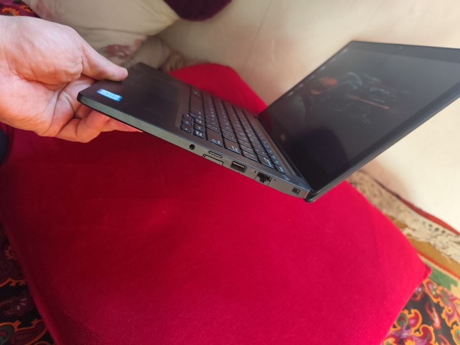 Dell Noutbuk. Sensorli   .Intel core i7.  16/512