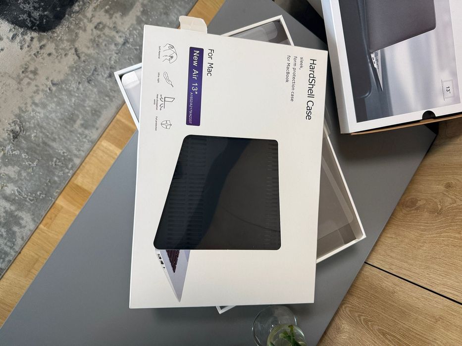 Vând MacBook Air 13 True Tone