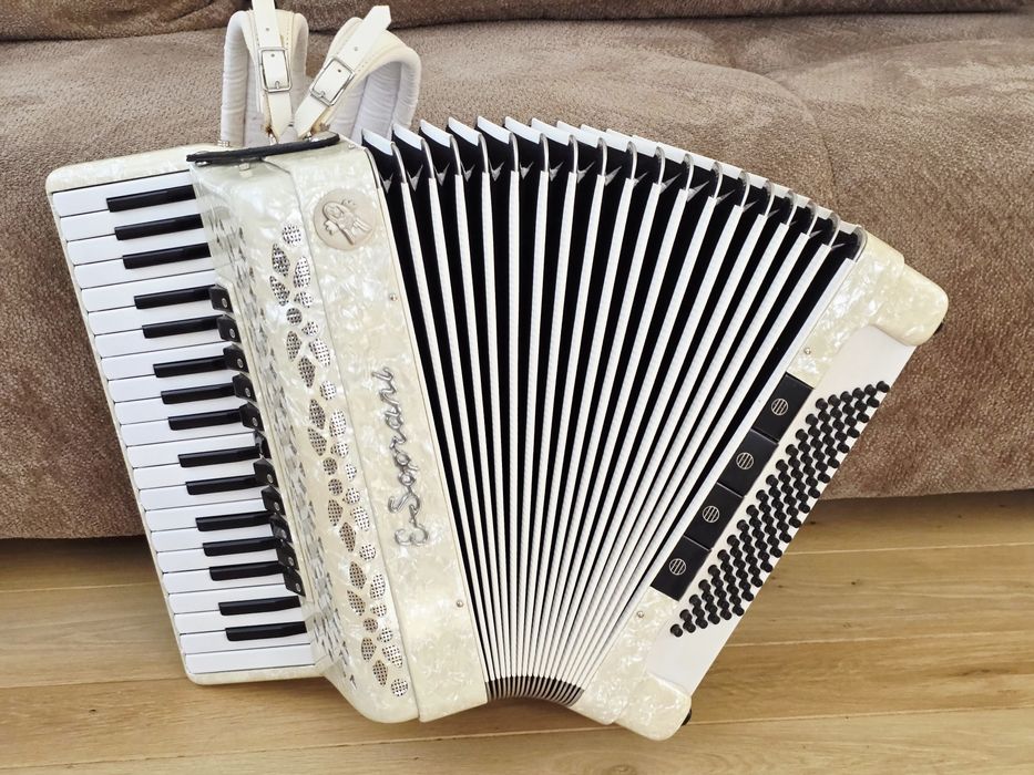 Acordeon italian SOPRANI Musette
