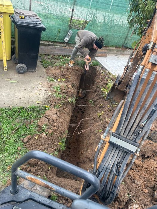 Închiriez mini excavator