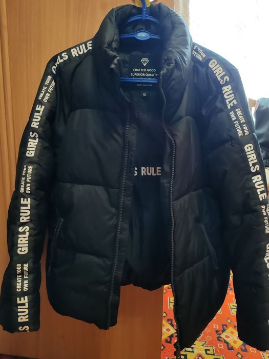 Куртка демисезонная  на девочку