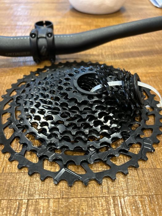Angrenaj SRAM GX Eagle nou si ghidon Specialized cu pipa