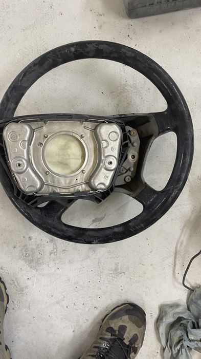 Продам запчачти на мерседес 124