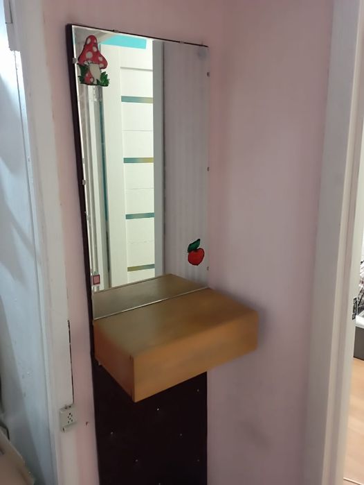 Продам зеркало-трюмо в хорошем состоянии