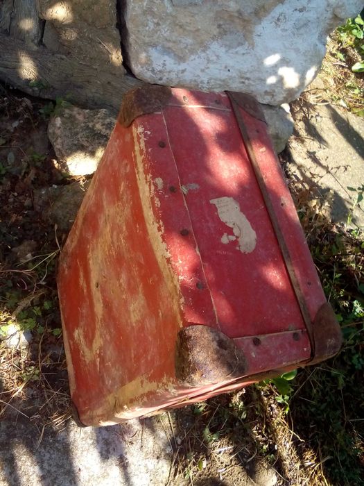 Продавам ретро куфар и дървени врати