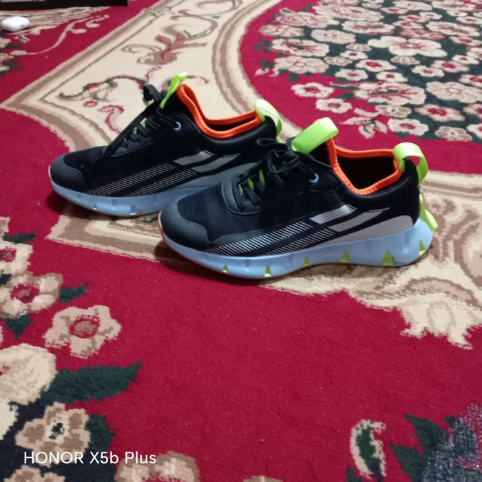 Спортивный красовки