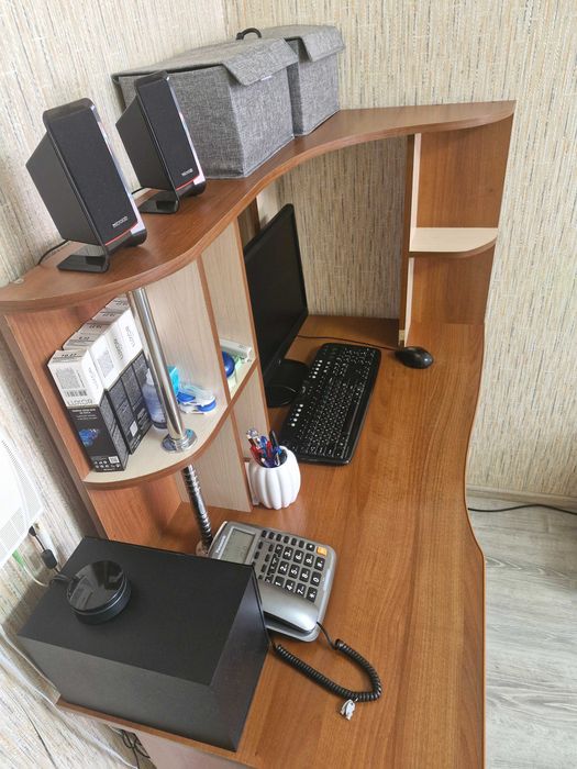 Компьютерный стол для дома