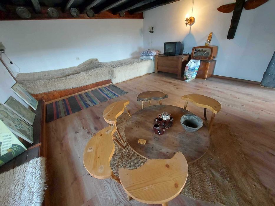 Продава се Къща в с. Царевци, Област Търговище - 320 кв.м за 563 €/кв.м - Снимка #4