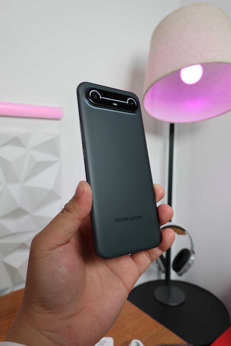 Tecno Spark Slim 16/256 GB qora