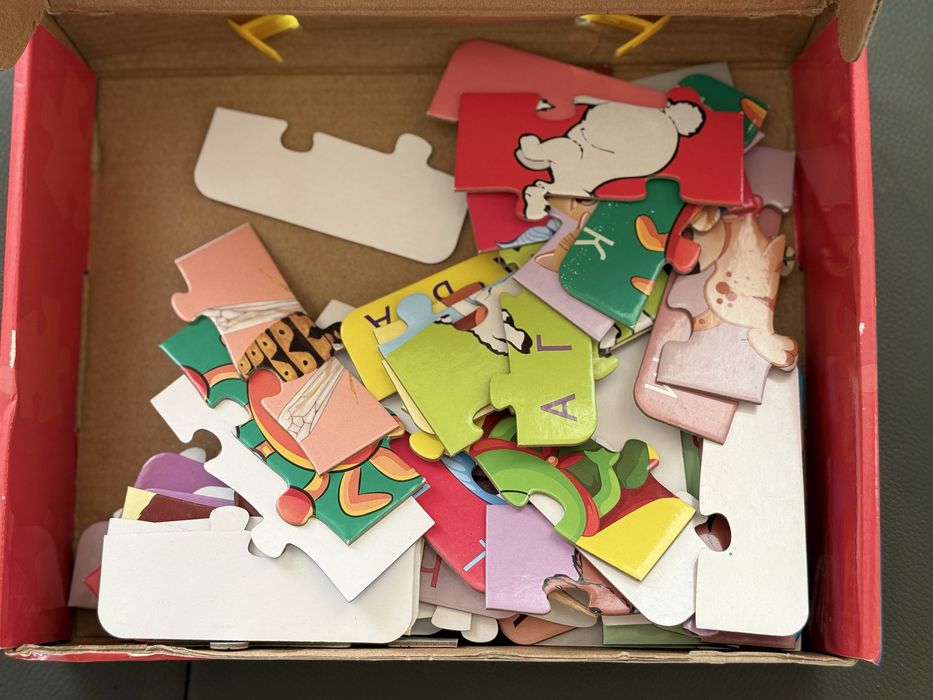 Лот пъзели и килимче за рисуване с вода