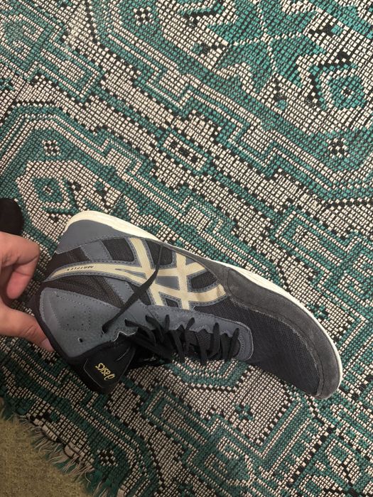 Боркецове asics.