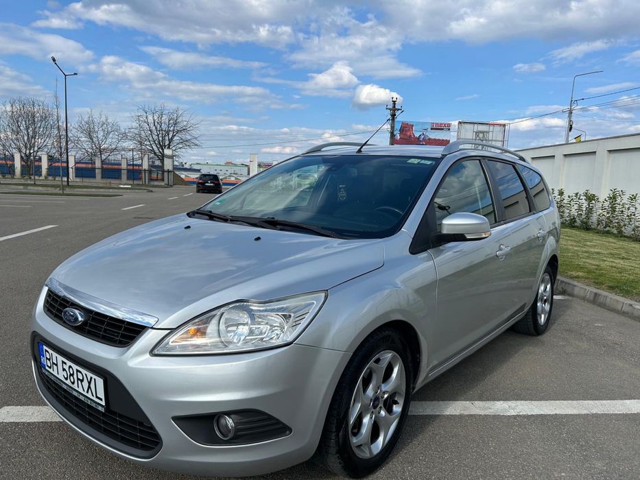 Ford Focus  TITANIUM 1,6 diesel Euro 5 consum mic proprietar revizii la zi