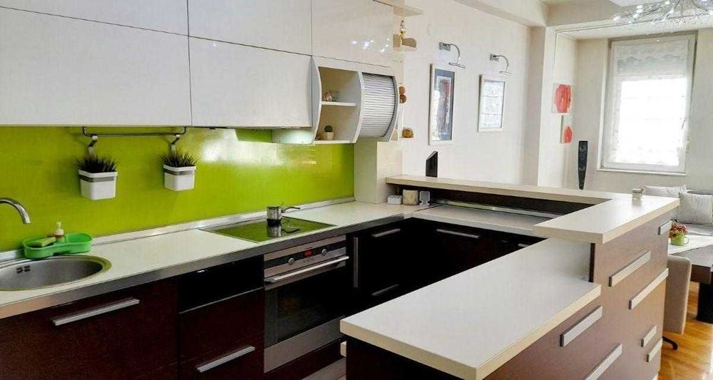 Дава се под наем Двустаен апартамент в Бургас, Братя Миладинови - 65 кв.м за 204 € - Снимка #1